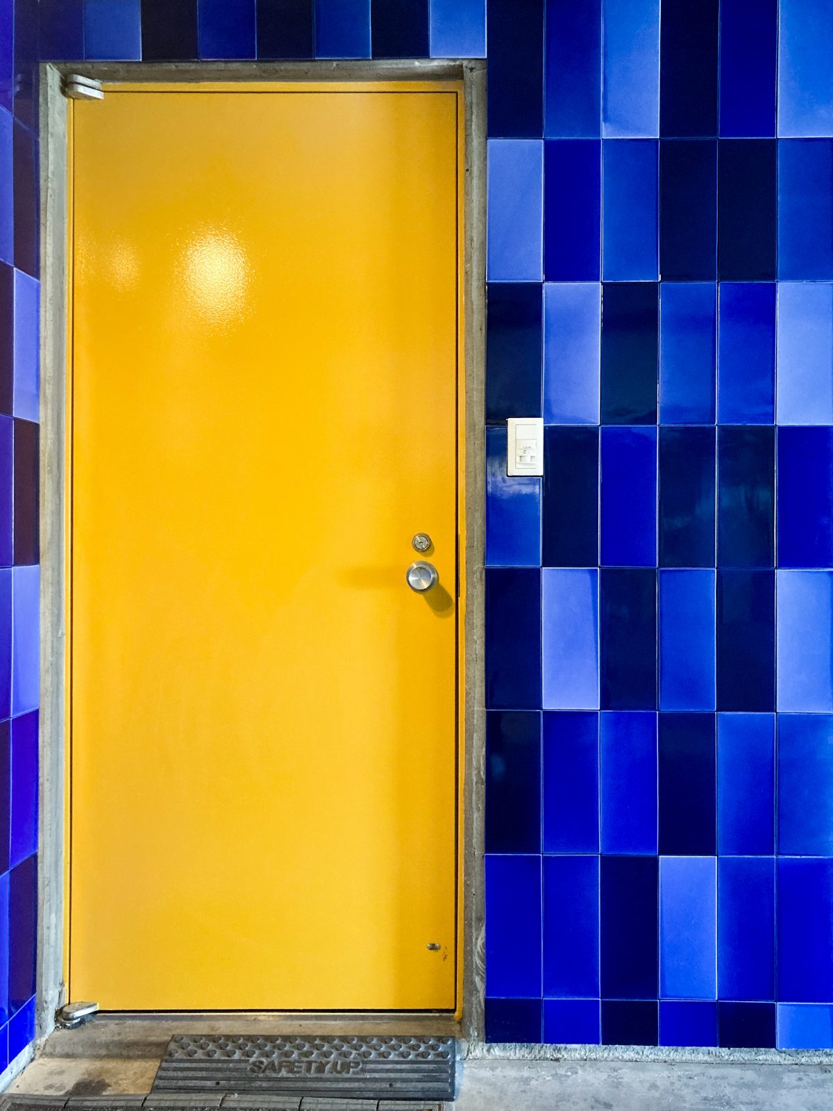 project#003 SATO DENTAL OFFICEのエントランスタイル