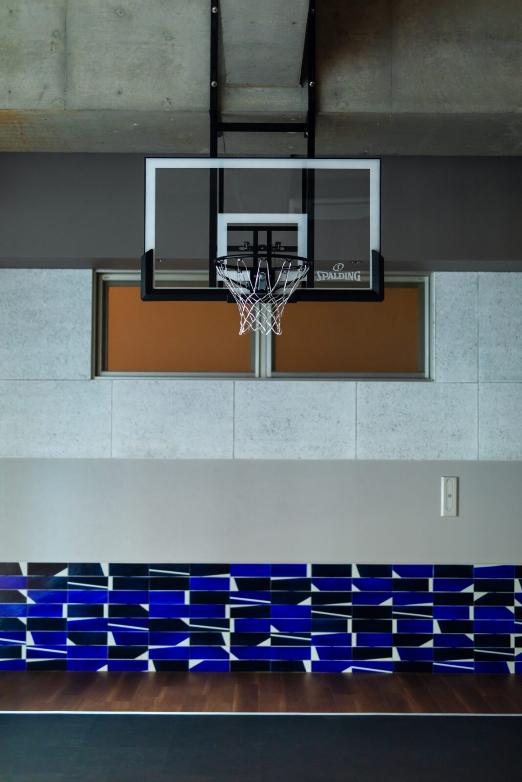 projects#006 Ehime Orange Vikings Office & HUDDLEの内装タイル